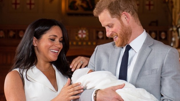 Herzogin Meghan und Prinz Harry mit Baby Archie (Bild: AFP)