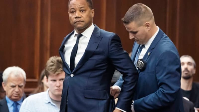 Cuba Gooding Jr. wurde in Handschellen zur Befragung geführt. (Bild: AP)