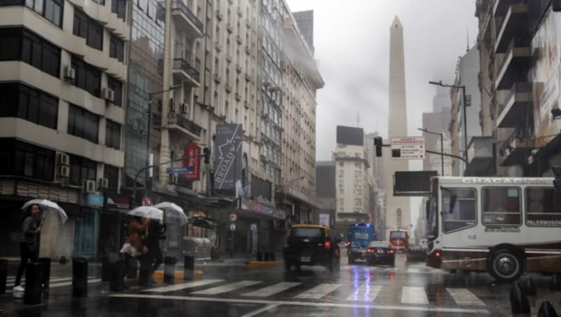 In Argentiniens Hauptstadt Buenos Aires mussten die Autofahrer in der Früh ohne Ampeln auskommen - wie in vielen anderen Städten Südamerikas. (Bild: AFP)