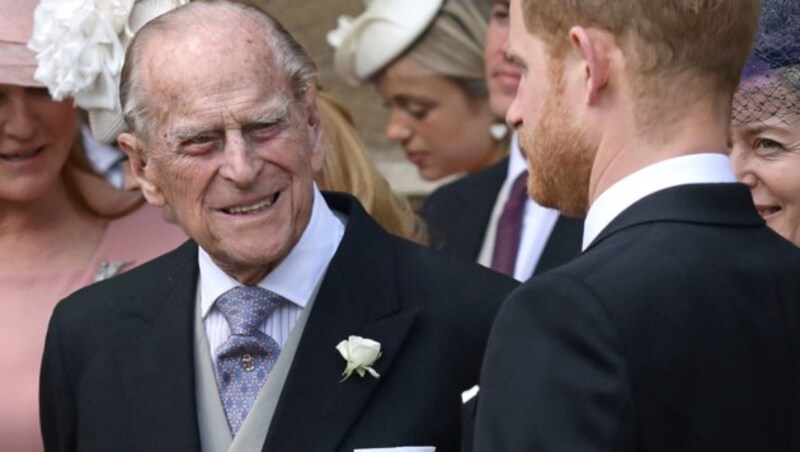 Prinz Philip und Prinz Harry (Bild: AFP or licensors)