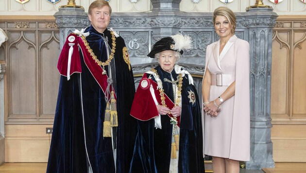 Queen Elizabeth mit König Willem-Alexander der Niederlande Königin Maxima (Bild: AP)
