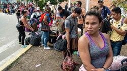 Migrantinnen und Migranten aus Venezuela (Bild: APA/AFP/Cris BOURONCLE)