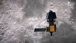 Künstlerische Illustration: Das Raumfahrzeug „Chandrayaan-2“ (unten der Orbiter, oben der Lander „Vikram“) bei der Annäherung an den Mond. (Bild: ISRO)