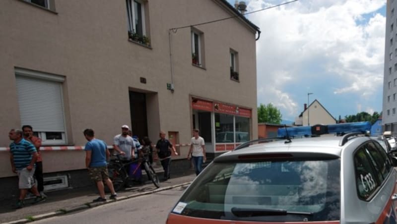 In diesem Haus in Knittelfeld wurde der 28-Jährige ermordet. (Bild: Elmar Gubisch)