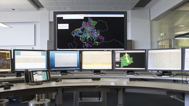 Im Netzführungszentrum werden die Stromleitungen überwacht. (Bild: FOTO LUI)