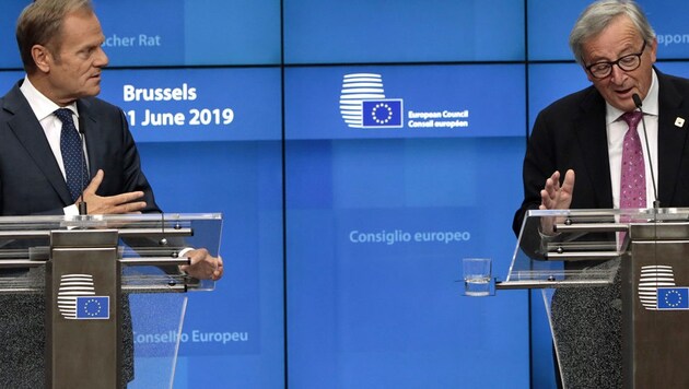 Noch-Ratspräsident Donald Tusk (li.) und Noch-Kommissionschef Jean-Claude Juncker in Brüssel (Bild: ASSOCIATED PRESS)