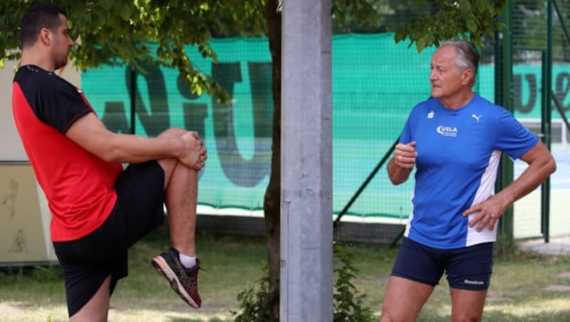 Ahmad Khatab (li.) hat mit Trainer-Legende Ernst Grössinger nicht nur einen Coach sondern auch einen Freund gefunden. (Bild: ANDREAS TROESTER)