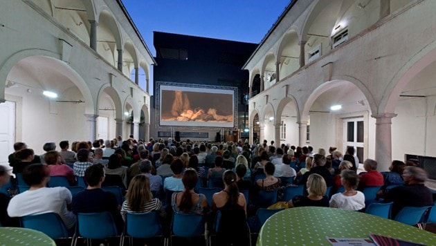 Auch heuer wartet Kinovergnügen im Renaissancehof der Musikschule. (Bild: Fritz Hock)