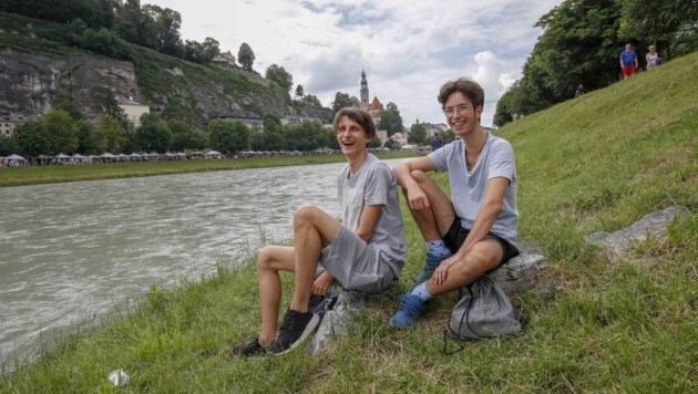 Wir haben nachgefragt: Das Salzach-Ufer Projekt findet großen Anklang. Auch Christoph und Lukas (v.l.) sind dafür. (Bild: Tschepp Markus)