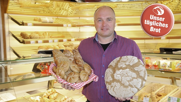 Richard Binggl, hier mit seinem Tauernroggenbrot, ist Bäckermeister in vierter Generation. (Bild: ROLAND HOLITZKY)
