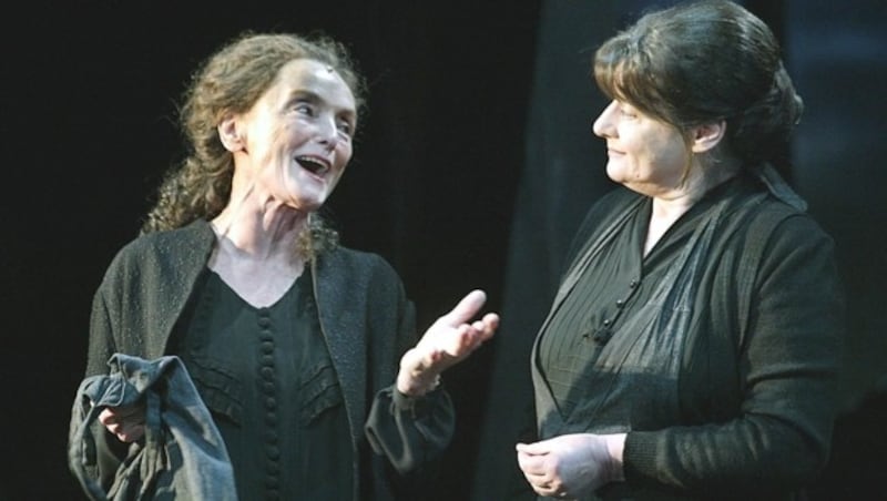 Mit Erni Mangold in „Anatevka“ Im Jahr 2003 (Bild: APA/HERBERT PFARRHOFER)