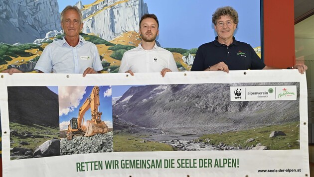 Robert Renzler (OeAV), Josef Schrank (WWF), Leopold Füreder (Naturfreunde, v.li.) (Bild: GEROLD BENEDIKTER)