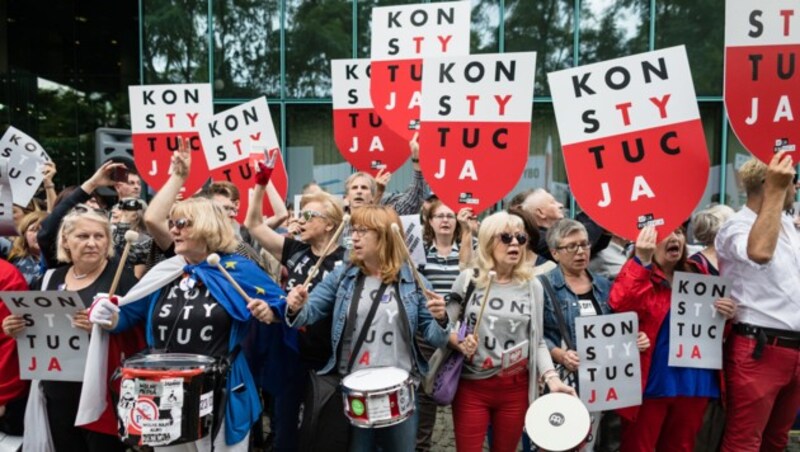 Proteste gegen die Justizreform am 4. Juli 2018 in Warschau (Bild: APA/AFP/AFP PHOTO/Wojtek RADWANSKI)