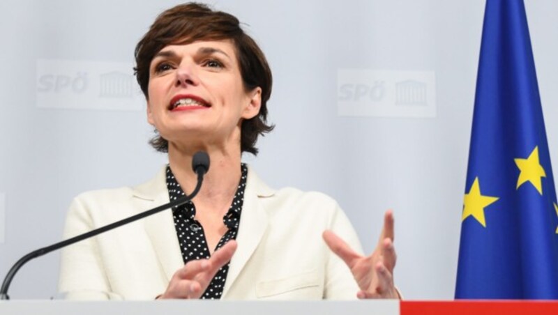 Nach der Offenlegung der ÖVP-Parteifinanzen steht nun auch die SPÖ von Bundesparteichefin Pamela Rendi-Wagner unter Druck, mehr Transparenz an den Tag zu legen. (Bild: APA/LUKAS HUTER)