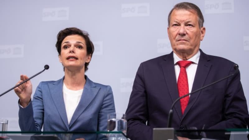 SPÖ-Chefin Pamela Rendi-Wagner und der Präsident des SPÖ-Pensionistenverbandes, Peter Kostelka (Bild: APA/GEORG HOCHMUTH)