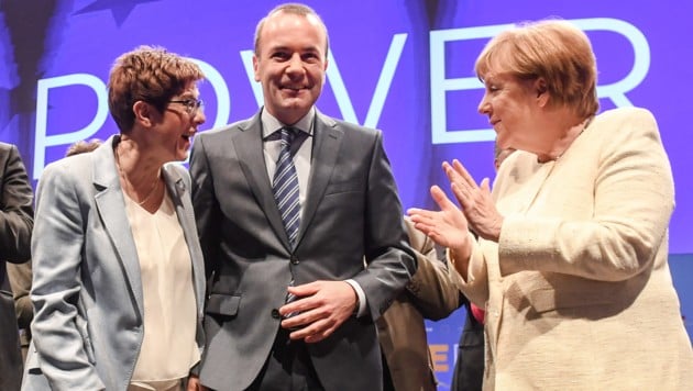 CDU-Chefin Annegret Kramp-Karrenbauer, EVP-Chef Manfred Weber und Bundeskanzlerin Angela Merkel (Bild: APA/AFP/Christof STACHE)