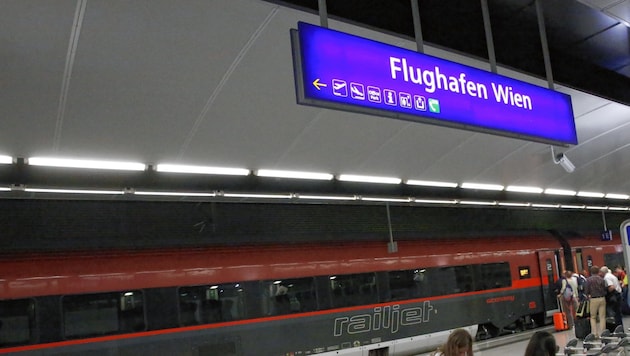 Obwohl die Station „Flughafen Wien“ heißt, liegt sie nicht in der Kernzonengrenze Wien. (Bild: Jöchl Martin)