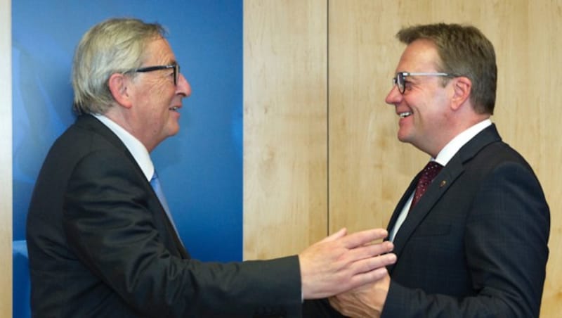 Jean Claude Juncker (li), Präsident der Europaeischen Kommission, empfängt Günther Platter (re), Landeshauptmann von Tirol; (Bild: Land Tirol/Wagner)