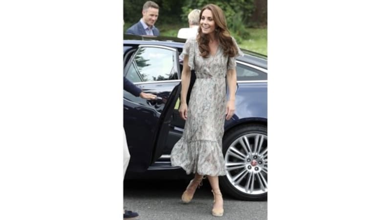 Herzogin Kate trotzte der Sommerhitze in einem luftigen Kleid mit Paisleymuster. (Bild: 2019 Getty Images)