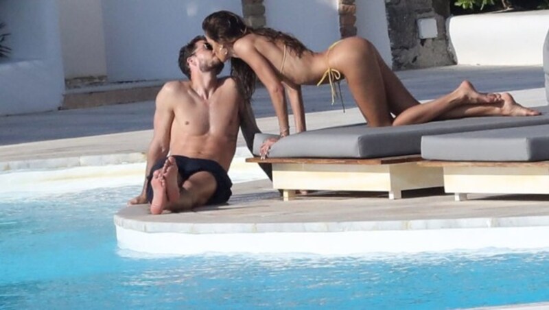 Heiße Küsse, sexy Kurven: Im Liebes-Urlaub mit Kevin Trapp zeigt Izabel Goulart ihren Traumbody. (Bild: www.PPS.at)