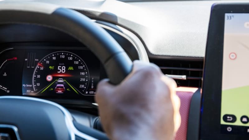 Gegen Aufpreis fährt der Clio nach Level 2 autonom - für Entspannung auf der Autobahn (Bild: Renault)