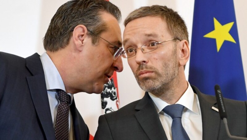 Kickl und Strache (Bild: APA/ROLAND SCHLAGER)