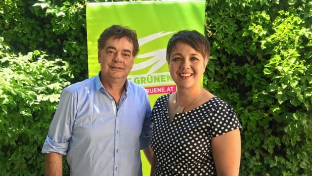 Olga Voglauer mit dem Grünen-Bundessprecher Werner Kogler. (Bild: Clara Milena Steiner)