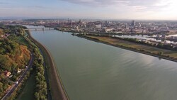 Die Donau in Linz, Symbolbild. (Bild: APA/HELMUT FOHRINGER)