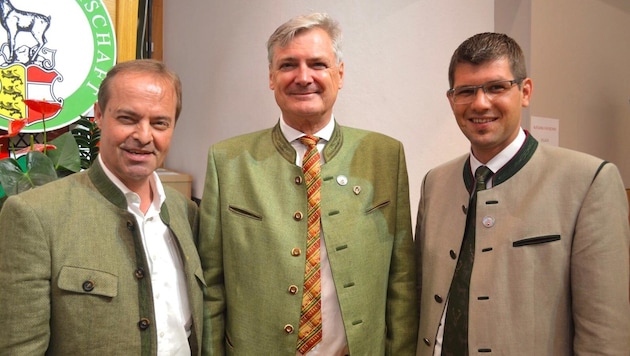 LK-Präsident Johann Mößler mit dem neuen Landesjägermeister Walter Brunner und Jagdreferent Landesrat Martin Gruber (Bild: Büro LR Gruber)