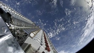 SpaceX bringt seine Starlink-Satelliten stapelweise in den Orbit – Tausende kreisen bereits um ...