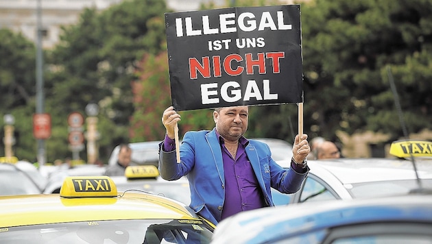 Taxlerprotest in Wien. Mittlerweile gibt es weltweit Demos gegen Uber. (Bild: Peter Tomschi)