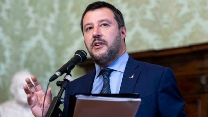 Innenminister Matteo Salvini ist wegen der ansteigenden Zahl illegaler Grenzübertritte besorgt. (Bild: AP)