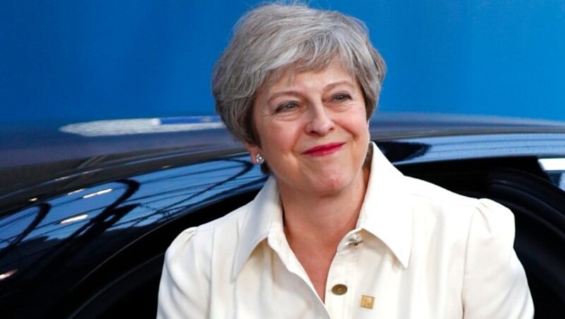 Eine gut gelaunte Theresa May, die wohl ihren letzten EU-Gipfel absolviert (Bild: AP)