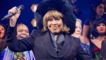 Tina Turner nach der Deutschland-Premiere des Musicals „Das Tina Turner Musical“ (Bild: APA/dpa/Georg Wendt)
