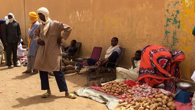 In Mali (Markt-Symbolbild) fädelte der Tiroler Geschäfte ein (Bild: MARIE WOLFROM)