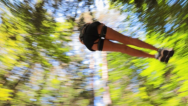 Seilrutschen zählen zu beliebten Attraktionen in Naturparks (Symbolbild). (Bild: Wallner Hannes/Kronenzeitung)