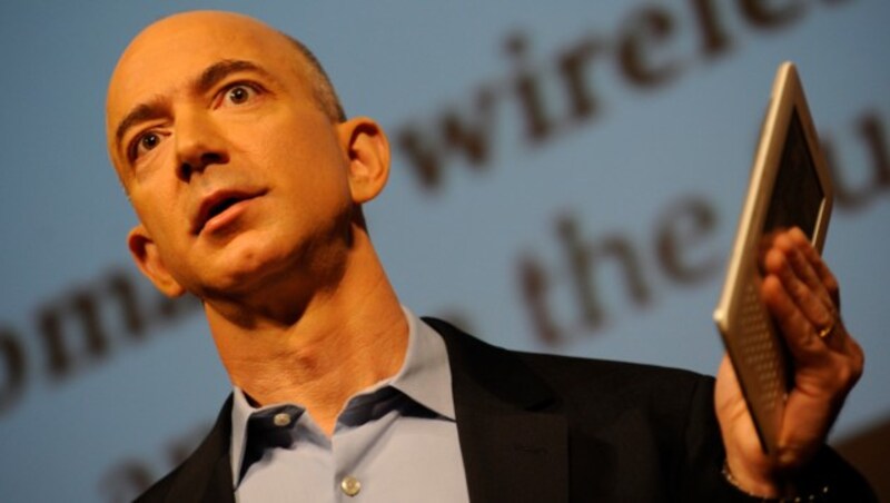 Jeff Bezos bei der Vorstellung der zweiten Generation des E-Book-Readers Kindle im Februar 2009. (Bild: AFP)