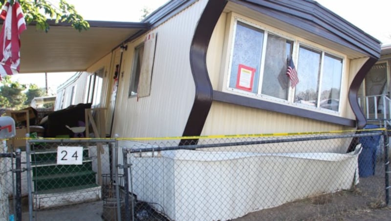 Dieses sogenannte Motorhome in Ridgecrest ist eingeknickt. (Bild: AP)