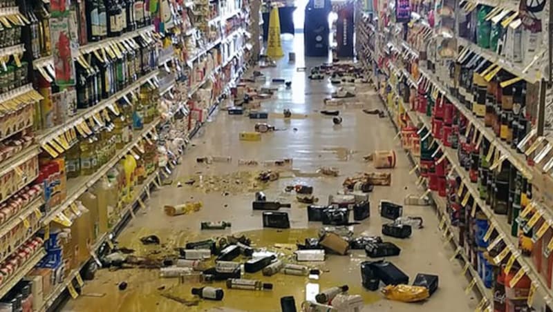 In einem Geschäft in Lake Isabella gingen Flaschen zu Bruch. (Bild: AFP)