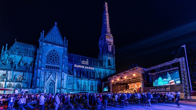 Die Konzertreihe „Klassik am Dom“ mit der nächtlichen Kulisse (Bild: Klaus Mittermayr)