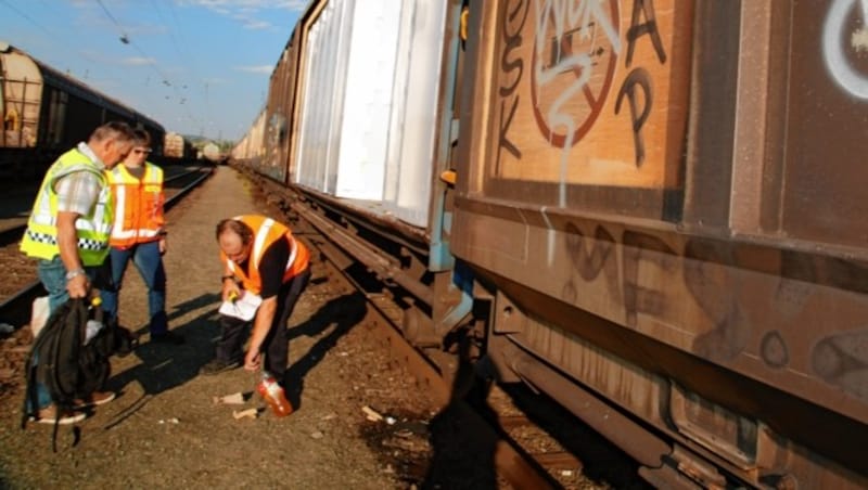 Ein ÖBB-Mitarbeiter hörte die Schreie und Klopfzeichen der eingeschlossenen Flüchtlingsgruppe. (Bild: Uta Rojsek-Wiedergut)