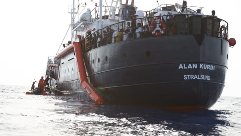 Alleine in den letzten Tagen haben die Rettungschiffe Alan Kurdi und Aita Mari 180 Personen auf hoher See geborgen. (Bild: AFP)