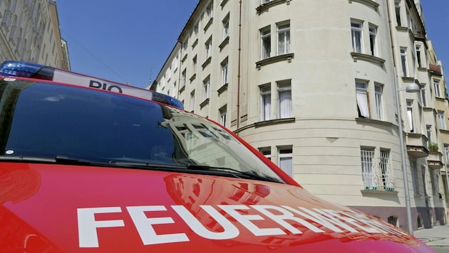 Die Feuerwehr fand die bewusstlosen Bewohner. Der Kohlenmonoxid-Melder schlug sofort an (Symbolbild) (Bild: APA/HANS KLAUS TECHT)