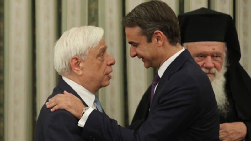 Kyriakos Mitsotakis mit dem griechischen Präsidenten Prokopis Pavlopoulos (Bild: AP)