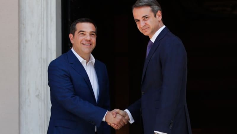 Amtsübergabe bei Ex-Premier Alexis Tsipras (Bild: AP)