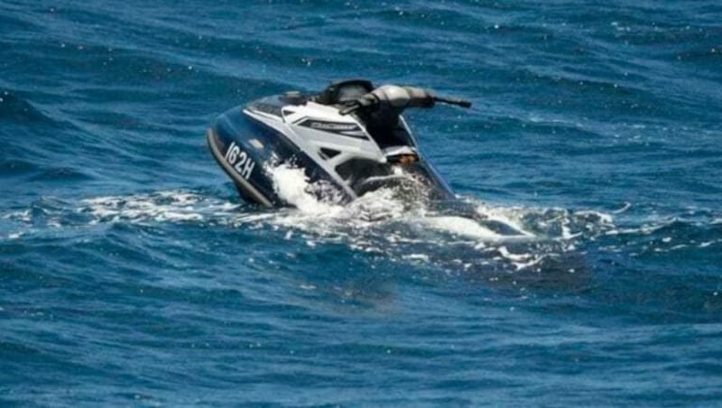 Die Behörden auf Barbados veröffentlichten ein Bild vom wiederaufgetauchten Jetski des Paares. (Bild: AP)