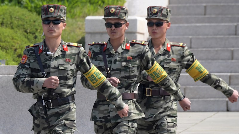 North Korean soldiers (Bild: APA/AFP/Jung Yeon Je)