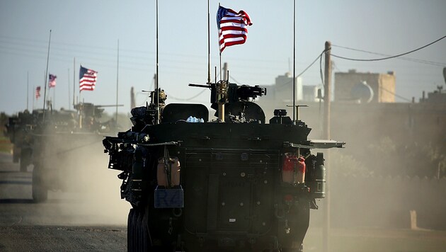 Gepanzerte US-Fahrzeuge in Syrien (Bild: syrien us panzer manbidsch bt)