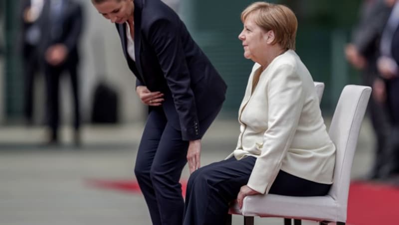 Beim Empfang der dänischen Ministerpräsidentin Mette Frederiksen saß Bundeskanzlerin Angela Merkel. (Bild: APA/dpa/Michael Kappeler)