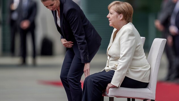 Beim Empfang der dänischen Ministerpräsidentin Mette Frederiksen saß Bundeskanzlerin Angela Merkel. (Bild: APA/dpa/Michael Kappeler)